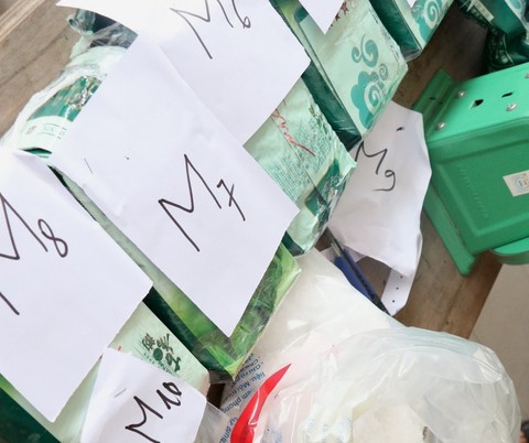 Bị vây bắt khi đang vận chuyển ma túy, nghi phạm lao xe vào lực lượng chức năng - Ảnh 2. Bị vây bắt khi đang vận chuyển ma túy, nghi phạm lao xe vào lực lượng chức năng - Ảnh 2.
