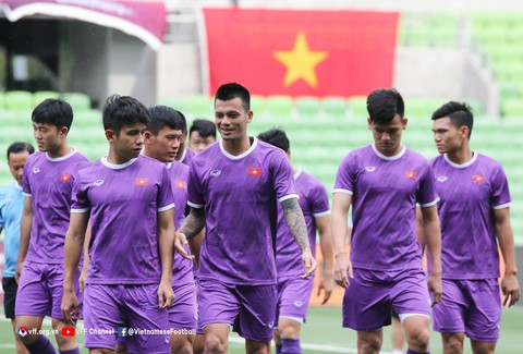 Tuyển Việt Nam tập thử sân chính, loại 1 cầu thủ trước ngày đấu Úc - Ảnh 1. Tuyển Việt Nam tập thử sân chính, loại 1 cầu thủ trước ngày đấu Úc - Ảnh 1.
