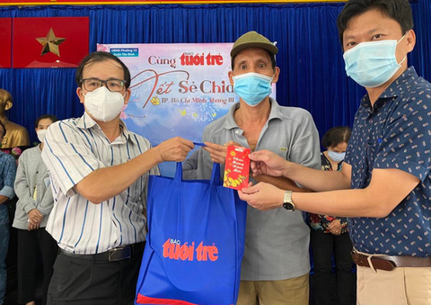 Cùng Tuổi Trẻ Tết sẻ chia với bà con quận Tân Bình - Ảnh 2. Cùng Tuổi Trẻ Tết sẻ chia với bà con quận Tân Bình - Ảnh 2.
