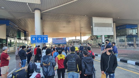 Cố đưa bà con ở Thái Lan hồi hương: Trên đất khách càng thấm nghĩa đồng bào - Ảnh 1. Cố đưa bà con ở Thái Lan hồi hương: Trên đất khách càng thấm nghĩa đồng bào - Ảnh 1.