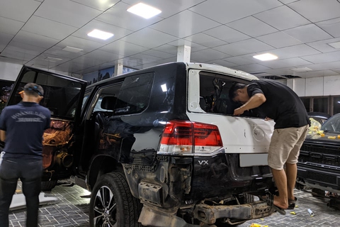 Bảo dưỡng, tân trang ôtô không tăng giá dịp cận Tết, dù khách quá tải - Ảnh 2. Bảo dưỡng, tân trang ôtô không tăng giá dịp cận Tết, dù khách quá tải - Ảnh 2.