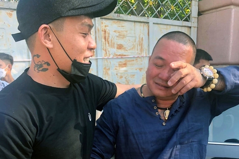 Hải bánh bật khóc khi ra tù sau hơn 20 năm thụ án - Ảnh 1. Hải bánh bật khóc khi ra tù sau hơn 20 năm thụ án - Ảnh 1.