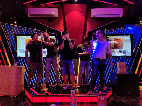 TP.HCM: Karaoke đắt khách nhưng không cháy phòng - Ảnh 3. TP.HCM: Karaoke đắt khách nhưng không cháy phòng - Ảnh 3.