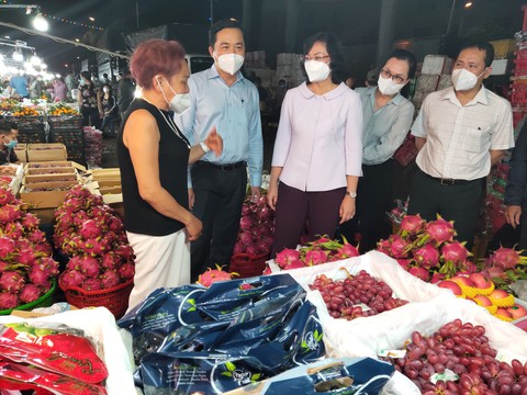 Quyết liệt để dẹp bỏ chợ tự phát dịp Tết - Ảnh 1. Quyết liệt để dẹp bỏ chợ tự phát dịp Tết - Ảnh 1.