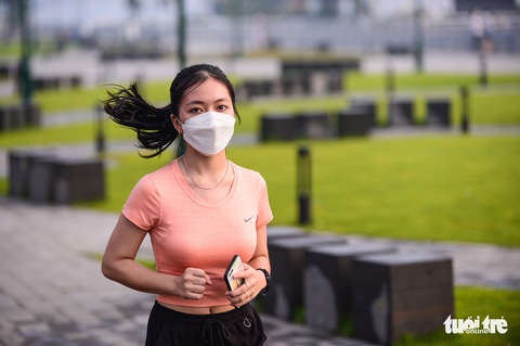 Công viên bến Bạch Đằng thu hút đông đảo người dân sau khi chỉnh trang - Ảnh 3. Công viên bến Bạch Đằng thu hút đông đảo người dân sau khi chỉnh trang - Ảnh 3.