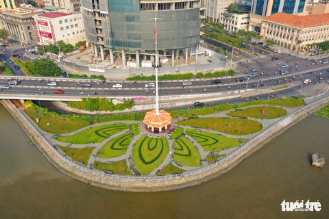 Công viên bến Bạch Đằng thu hút đông đảo người dân sau khi chỉnh trang - Ảnh 6. Công viên bến Bạch Đằng thu hút đông đảo người dân sau khi chỉnh trang - Ảnh 6.