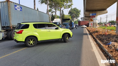 Kẹt xe kéo dài, sở đề nghị cảng Trường Thọ giải tỏa hàng, tránh ùn tắc trên xa lộ Hà Nội - Ảnh 5. Kẹt xe kéo dài, sở đề nghị cảng Trường Thọ giải tỏa hàng, tránh ùn tắc trên xa lộ Hà Nội - Ảnh 5.