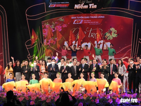 Đăng Dương, Bảo Trâm, Đinh Mạnh Ninh hát mừng Đảng, mừng xuân - Ảnh 1. Đăng Dương, Bảo Trâm, Đinh Mạnh Ninh hát mừng Đảng, mừng xuân - Ảnh 1.