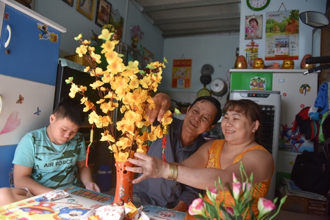 Tết ấm của người ở lại - Ảnh 1. Tết ấm của người ở lại - Ảnh 1.