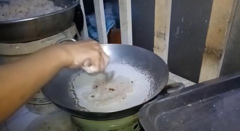 Bánh dứa Ọm Chiếl của mẹ: Mùi hương ấy với tôi chính là Tết - Ảnh 3. Bánh dứa Ọm Chiếl của mẹ: Mùi hương ấy với tôi chính là Tết - Ảnh 3.