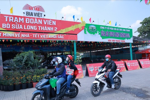 Trạm đoàn viên Bia Việt tiếp sức hàng ngàn người về quê đón Tết - Ảnh 5. Trạm đoàn viên Bia Việt tiếp sức hàng ngàn người về quê đón Tết - Ảnh 5.