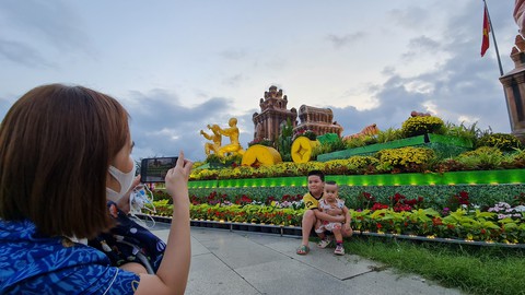 Người dân Quy Nhơn thích thú ngắm gia đình nhà hổ sum vầy - Ảnh 3. Người dân Quy Nhơn thích thú ngắm gia đình nhà hổ sum vầy - Ảnh 3.