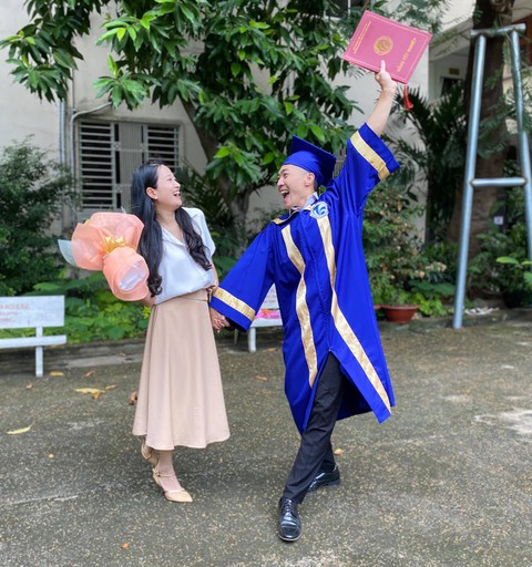 Nghệ sĩ xiếc Quốc Cơ: Học đại học ở tuổi 30 để làm gương cho con - Ảnh 1. Nghệ sĩ xiếc Quốc Cơ: Học đại học ở tuổi 30 để làm gương cho con - Ảnh 1.