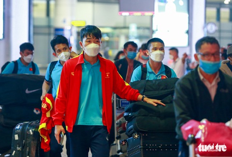 Tuyển Việt Nam về nước sau hai chuyến bay, nửa ngày di chuyển từ Úc - Ảnh 5. Tuyển Việt Nam về nước sau hai chuyến bay, nửa ngày di chuyển từ Úc - Ảnh 5.