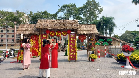 Làm phố Ông Đồ để giúp dân du xuân, vui Tết xưa - Ảnh 1. Làm phố Ông Đồ để giúp dân du xuân, vui Tết xưa - Ảnh 1.