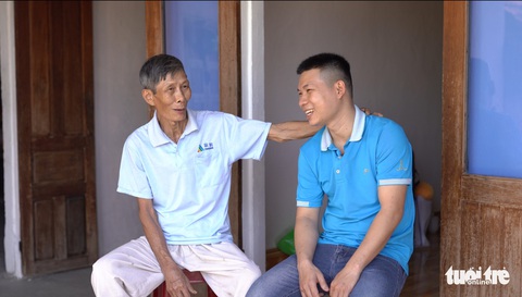 Trên chuyến bay đưa sinh viên, công nhân về Tết: Mừng bật khóc - Ảnh 10. Trên chuyến bay đưa sinh viên, công nhân về Tết: Mừng bật khóc - Ảnh 10.