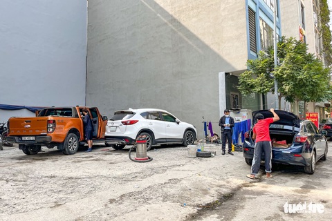 Hà Nội: Vệ sinh ôtô bắt đầu hét giá cả triệu đồng ngày giáp Tết - Ảnh 1. Hà Nội: Vệ sinh ôtô bắt đầu hét giá cả triệu đồng ngày giáp Tết - Ảnh 1.
