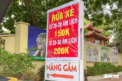 Hà Nội: Vệ sinh ôtô bắt đầu hét giá cả triệu đồng ngày giáp Tết - Ảnh 4. Hà Nội: Vệ sinh ôtô bắt đầu hét giá cả triệu đồng ngày giáp Tết - Ảnh 4.