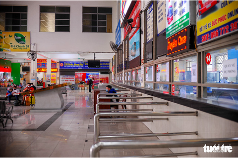 Bến xe Hà Nội đói khách vì COVID-19 - Ảnh 5. Bến xe Hà Nội đói khách vì COVID-19 - Ảnh 5.