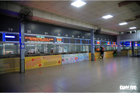 Bến xe Hà Nội đói khách vì COVID-19 - Ảnh 7. Bến xe Hà Nội đói khách vì COVID-19 - Ảnh 7.