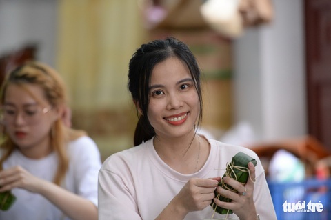 Thi ảnh Nụ xuân: Ngọt ngào tết sẻ chia - Ảnh 5. Thi ảnh Nụ xuân: Ngọt ngào tết sẻ chia - Ảnh 5.