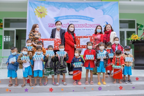25 năm FrieslandCampina Việt Nam và công trình Đèn Đom Đóm thứ 25 - Ảnh 2. 25 năm FrieslandCampina Việt Nam và công trình Đèn Đom Đóm thứ 25 - Ảnh 2.
