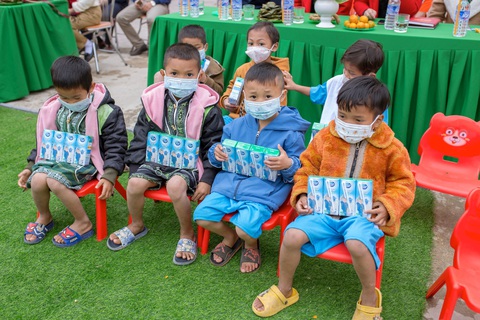 25 năm FrieslandCampina Việt Nam và công trình Đèn Đom Đóm thứ 25 - Ảnh 4. 25 năm FrieslandCampina Việt Nam và công trình Đèn Đom Đóm thứ 25 - Ảnh 4.