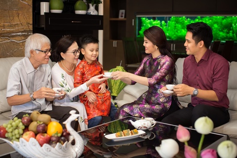 Nghệ sĩ Kim Xuân, Thu Trang - Tiến Luật và những ngày Tết dành cho gia đình - Ảnh 1. Nghệ sĩ Kim Xuân, Thu Trang - Tiến Luật và những ngày Tết dành cho gia đình - Ảnh 1.