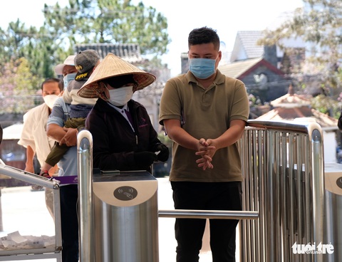 Du khách đến Đà Lạt được tự test nhanh trước khi nhận phòng - Ảnh 1. Du khách đến Đà Lạt được tự test nhanh trước khi nhận phòng - Ảnh 1.