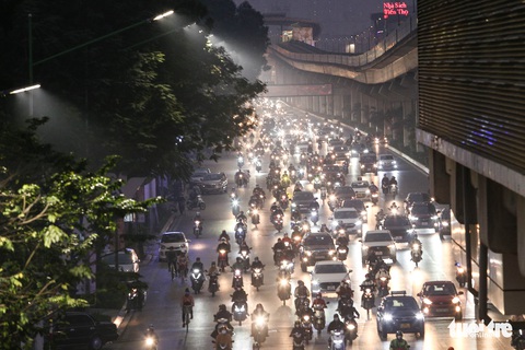 Sau lễ, nhiều tuyến đường vào nội thành Hà Nội ùn tắc kéo dài - Ảnh 7. Sau lễ, nhiều tuyến đường vào nội thành Hà Nội ùn tắc kéo dài - Ảnh 7.