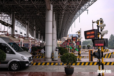 Sau lễ, nhiều tuyến đường vào nội thành Hà Nội ùn tắc kéo dài - Ảnh 2. Sau lễ, nhiều tuyến đường vào nội thành Hà Nội ùn tắc kéo dài - Ảnh 2.
