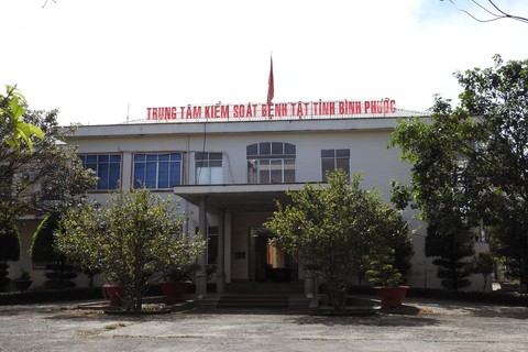Giám đốc Sở Y tế Bình Phước bất ngờ việc cấp dưới nhận quà - Ảnh 1. Giám đốc Sở Y tế Bình Phước bất ngờ việc cấp dưới nhận quà - Ảnh 1.