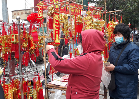 Hoa tươi, rửa xe lên ngôi, bánh kẹo thưa khách - Ảnh 1. Hoa tươi, rửa xe lên ngôi, bánh kẹo thưa khách - Ảnh 1.