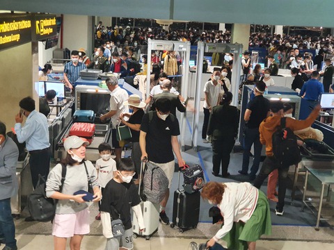Không thiếu vé máy bay, mua liền đi trong ngày - Ảnh 3. Không thiếu vé máy bay, mua liền đi trong ngày - Ảnh 3.