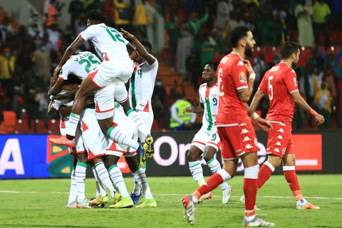 Burkina Faso và Cameroon vào bán kết CAN 2022 - Ảnh 1. Burkina Faso và Cameroon vào bán kết CAN 2022 - Ảnh 1.