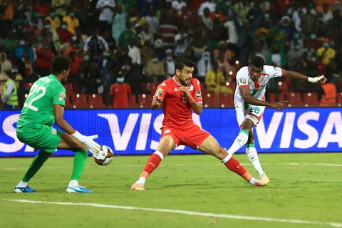 Burkina Faso và Cameroon vào bán kết CAN 2022 - Ảnh 2. Burkina Faso và Cameroon vào bán kết CAN 2022 - Ảnh 2.