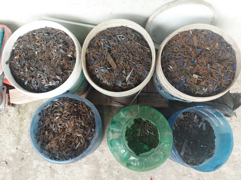 Ông xe ôm 16 năm gom hút đinh, giúp người đi đường tránh đinh tặc - Ảnh 6. Ông xe ôm 16 năm gom hút đinh, giúp người đi đường tránh đinh tặc - Ảnh 6.