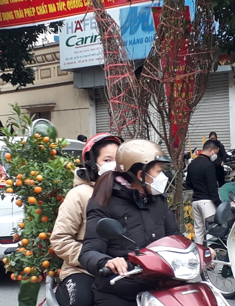 Hoa tươi, rửa xe lên ngôi, bánh kẹo thưa khách - Ảnh 2. Hoa tươi, rửa xe lên ngôi, bánh kẹo thưa khách - Ảnh 2.