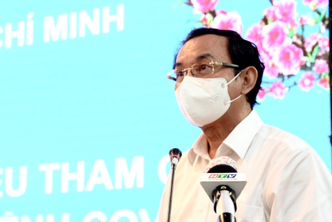 Nghiêng mình tri ân những người vận chuyển bệnh nhân COVID-19 - Ảnh 3. Nghiêng mình tri ân những người vận chuyển bệnh nhân COVID-19 - Ảnh 3.