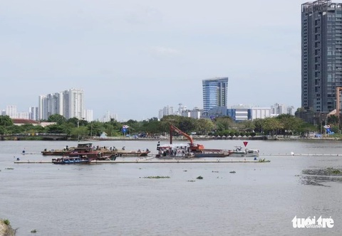 Thả bao cát xuống sông Sài Gòn để bảo trì hầm Thủ Thiêm, không có chuyện hầm gặp sự cố - Ảnh 2. Thả bao cát xuống sông Sài Gòn để bảo trì hầm Thủ Thiêm, không có chuyện hầm gặp sự cố - Ảnh 2.