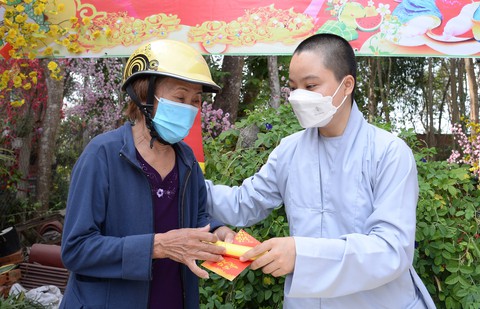 Tết nồng ấm với Phiên chợ 0 đồng cho người nghèo và công nhân ở lại - Ảnh 13. Tết nồng ấm với Phiên chợ 0 đồng cho người nghèo và công nhân ở lại - Ảnh 13.