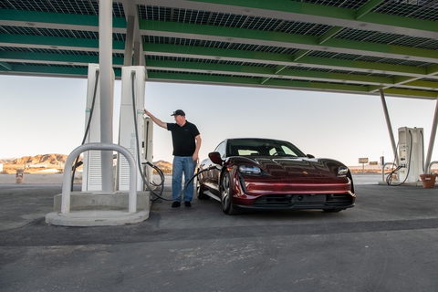 Phượt xuyên Mỹ, Porsche Taycan phá kỷ lục về thời gian sạc ngắn nhất - Ảnh 5. Phượt xuyên Mỹ, Porsche Taycan phá kỷ lục về thời gian sạc ngắn nhất - Ảnh 5.