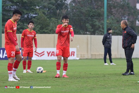 Phan Văn Đức không bị treo giò, tuyển Việt Nam bổ sung trung vệ - Ảnh 5. Phan Văn Đức không bị treo giò, tuyển Việt Nam bổ sung trung vệ - Ảnh 5.
