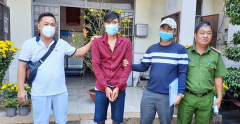 Bắt nghi phạm phóng hỏa đốt nhà làm cháy lan tàu cá ở Ba Hòn - Ảnh 1. Bắt nghi phạm phóng hỏa đốt nhà làm cháy lan tàu cá ở Ba Hòn - Ảnh 1.