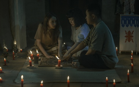 Việt Hương, Hữu Tín bắn rap nhạc phim Nhà không bán, sân khấu Trống Đồng hoạt động trở lại - Ảnh 2. Việt Hương, Hữu Tín bắn rap nhạc phim Nhà không bán, sân khấu Trống Đồng hoạt động trở lại - Ảnh 2.