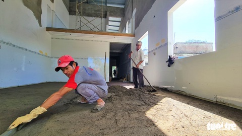 Bà con lối xóm chung tay, dựng nhà mới cho người dân mất nhà đón Tết - Ảnh 3. Bà con lối xóm chung tay, dựng nhà mới cho người dân mất nhà đón Tết - Ảnh 3.