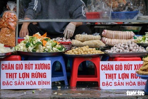 Cuối năm đi sắm Tết xưa ở Hà thành - Ảnh 8. Cuối năm đi sắm Tết xưa ở Hà thành - Ảnh 8.