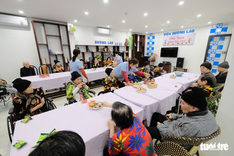 Nỗi nhớ, niềm vui ở viện dưỡng lão những ngày cuối năm - Ảnh 9. Nỗi nhớ, niềm vui ở viện dưỡng lão những ngày cuối năm - Ảnh 9.