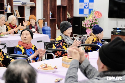 Nỗi nhớ, niềm vui ở viện dưỡng lão những ngày cuối năm - Ảnh 1. Nỗi nhớ, niềm vui ở viện dưỡng lão những ngày cuối năm - Ảnh 1.