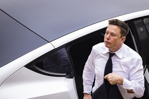 Elon Musk nhẹ nhàng thu thêm 33,8 tỉ USD đầu năm nhờ Tesla - Ảnh 1. Elon Musk nhẹ nhàng thu thêm 33,8 tỉ USD đầu năm nhờ Tesla - Ảnh 1.